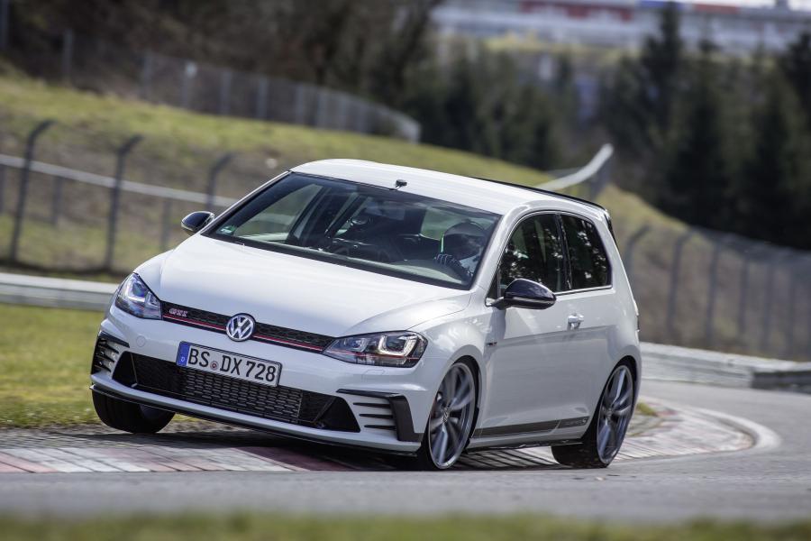  Volkswagen Golf GTi Clubsport S 2016 года  (фото 21 из 30)